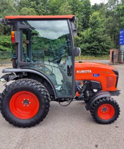 Kubota STW40 TRACTOR