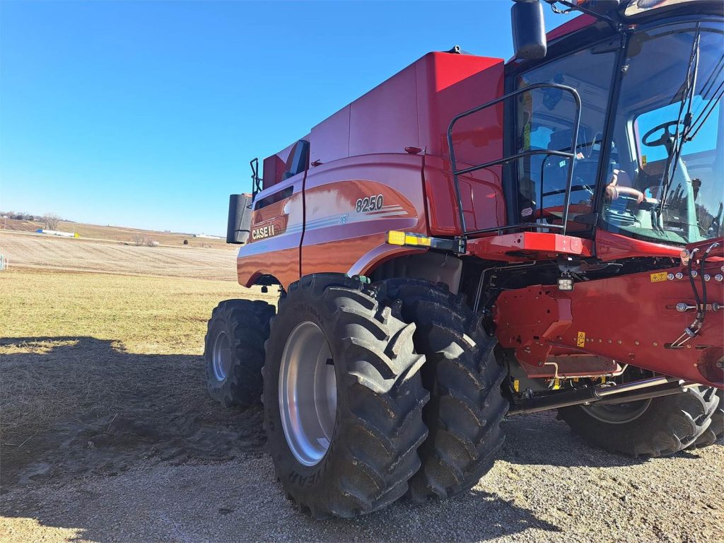 Combines-Case-IH-8250-45322968-1024x768-1.jpg