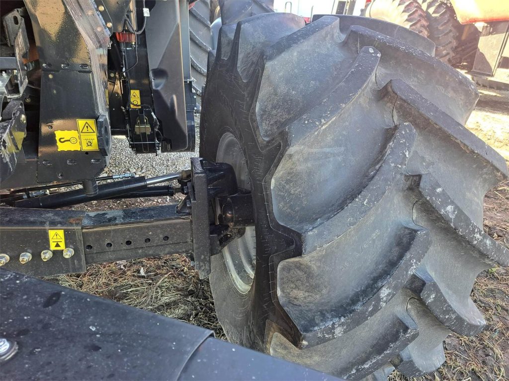 Combines-Case-IH-8250-45322978-1024x768-1.jpg